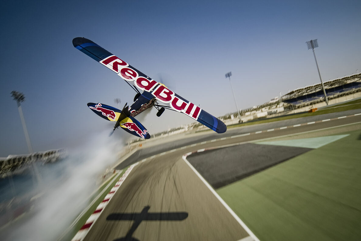 Aircraft Meets Racetrack  2