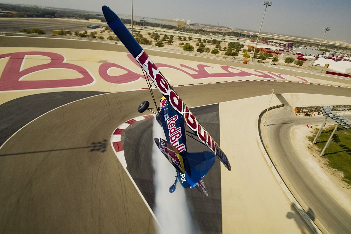 Aircraft Meets Racetrack  5