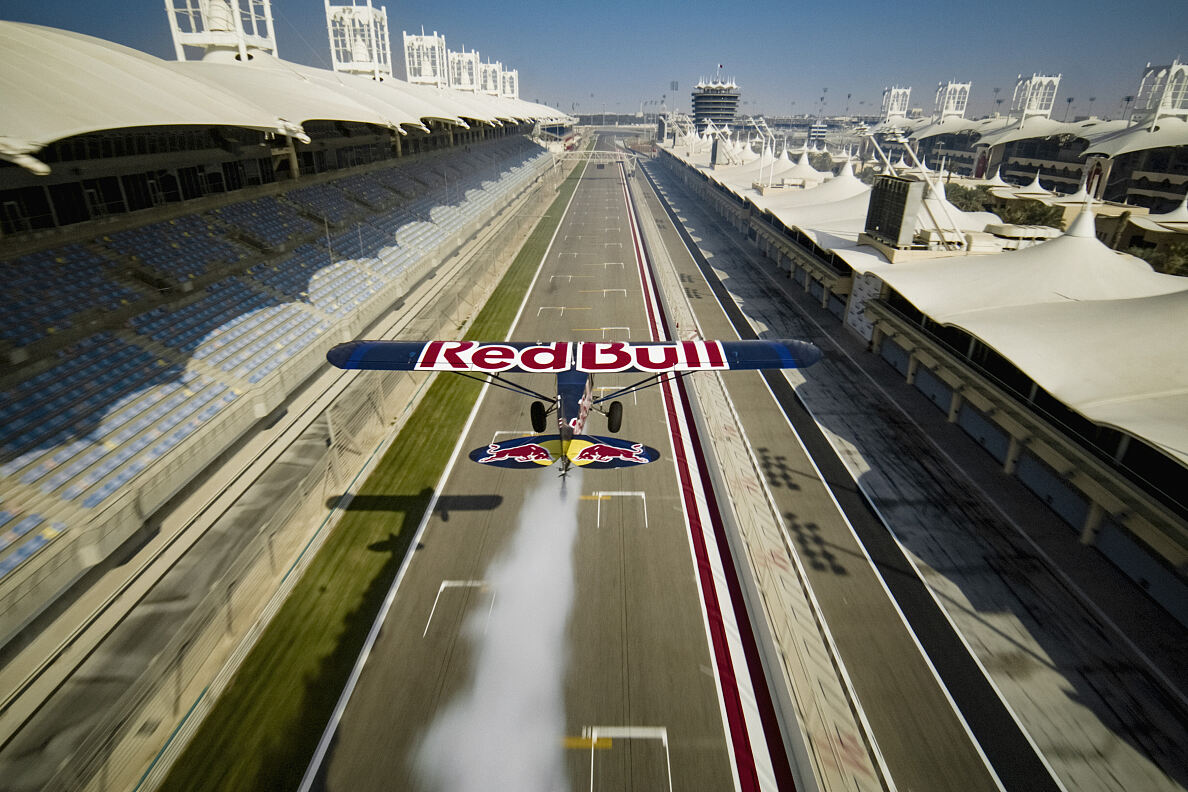 Aircraft Meets Racetrack  7