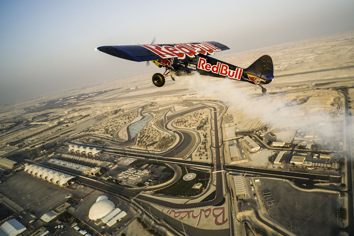 Aircraft Meets Racetrack  8