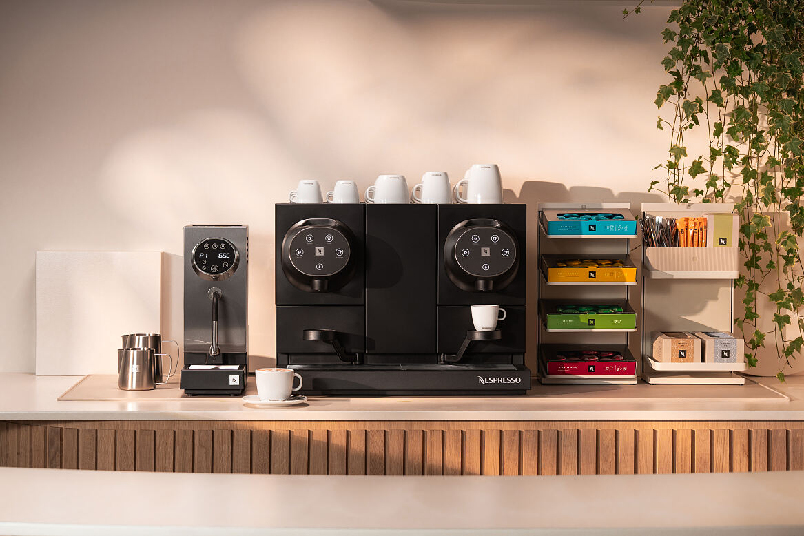 NESPRESSO Professional präsentiert Momento Black Series 