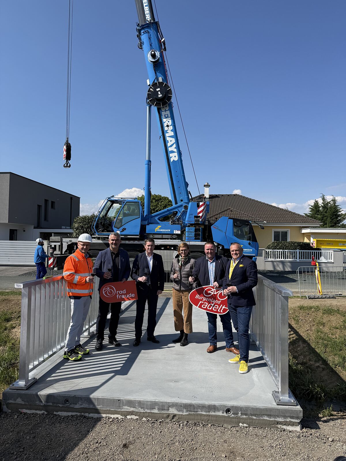 Feierlicher Einhub mit wichtigen Entscheidungsträger:innen