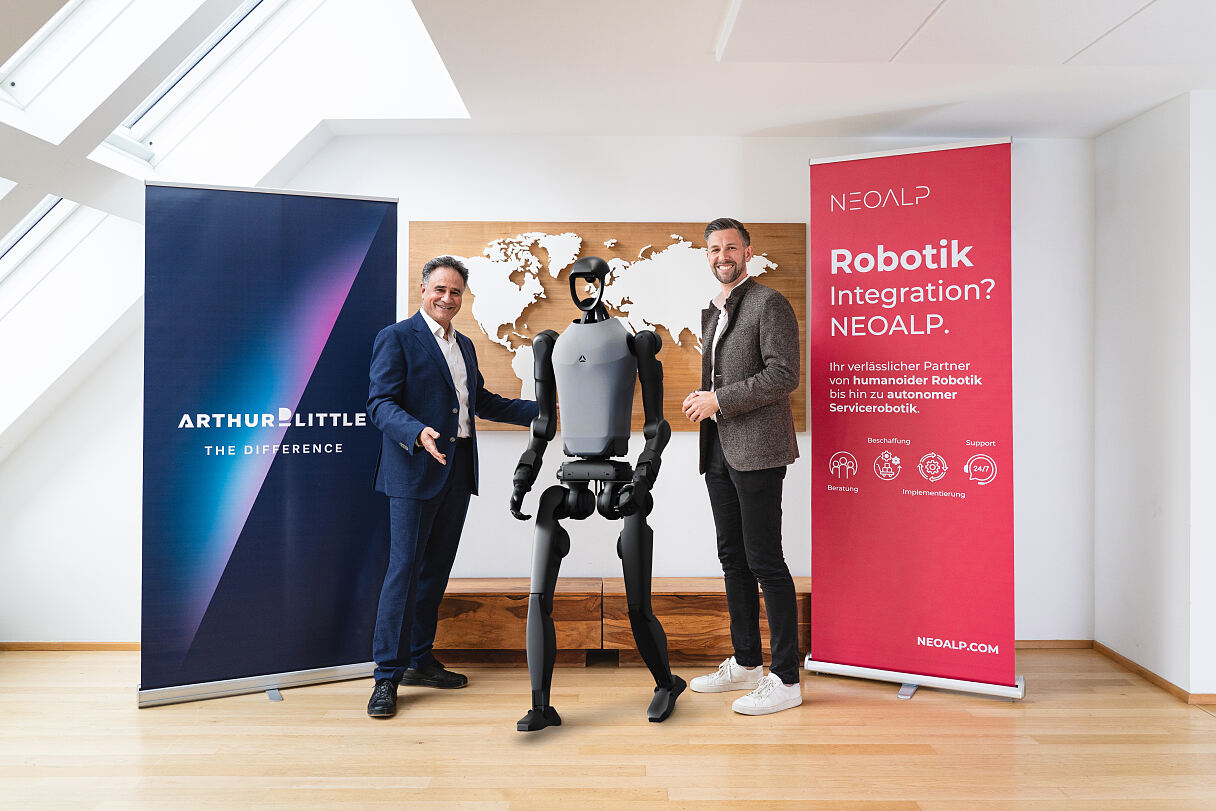 Karim Taga, Managing Partner bei Arthur D. Little (links) und Christian Tauber, CEO von NEOALP (rechts)