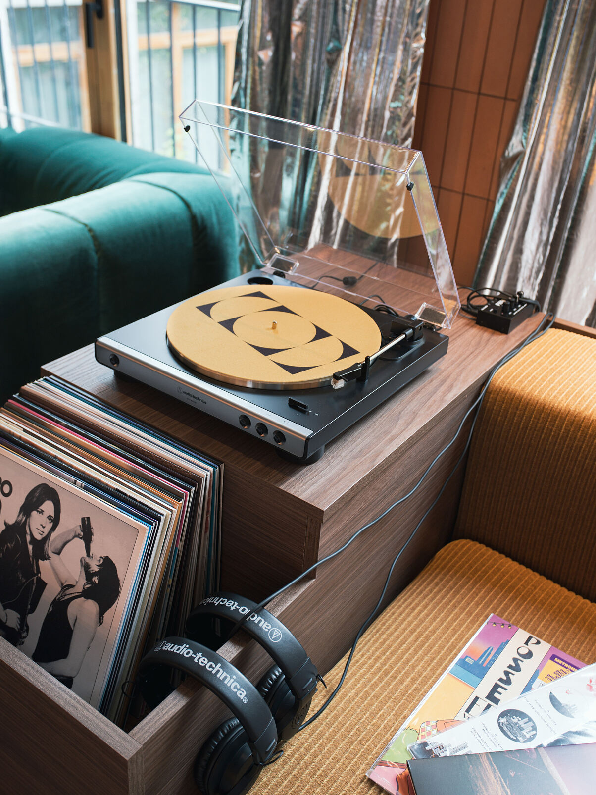 Listening-Station im TRIBE Paris Clichy Hotel