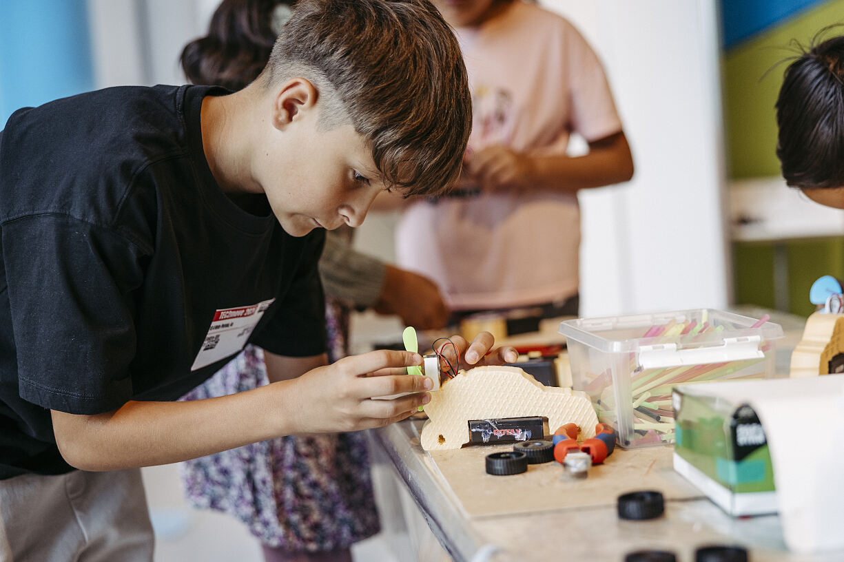 Rekord für TEC2move: 2.200 Schüler:innen entdecken Technik zum Anfassen