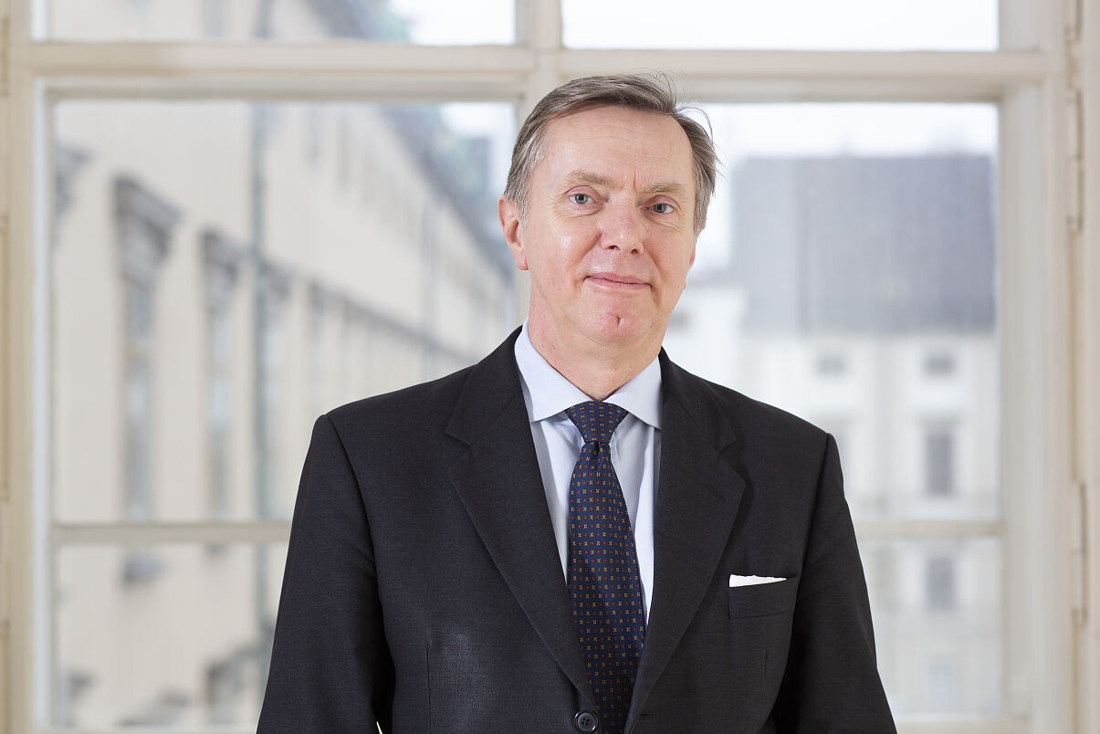 Dr. Christoph Bazil