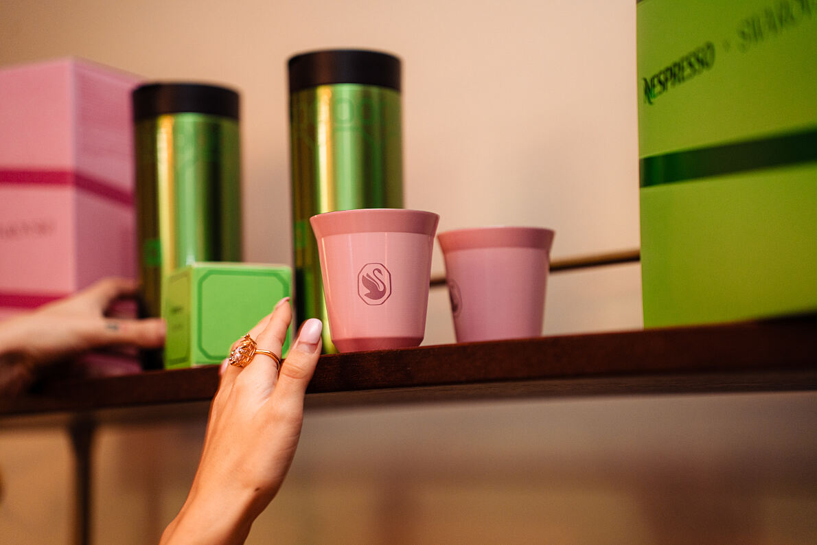 Exklusives Event auf Kärntner Straße mit der Nespresso x Swarovski Festtagskollektion