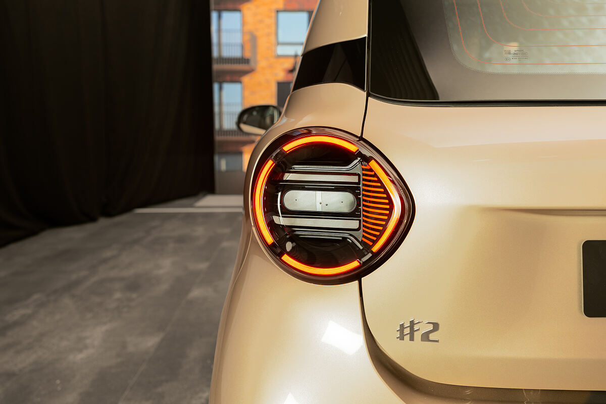 smart #2 Premium Gold Metallic_3