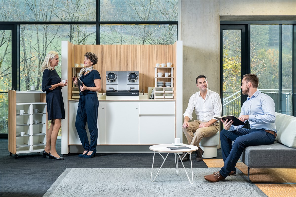 Coffee NOOXS weiß im Bürosetting