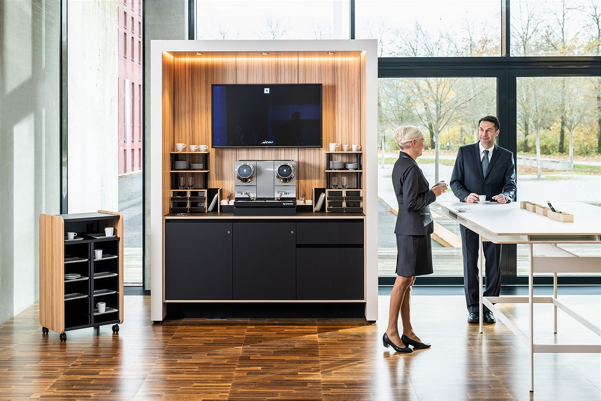 Coffee NOOXS schwarz im Bürosetting