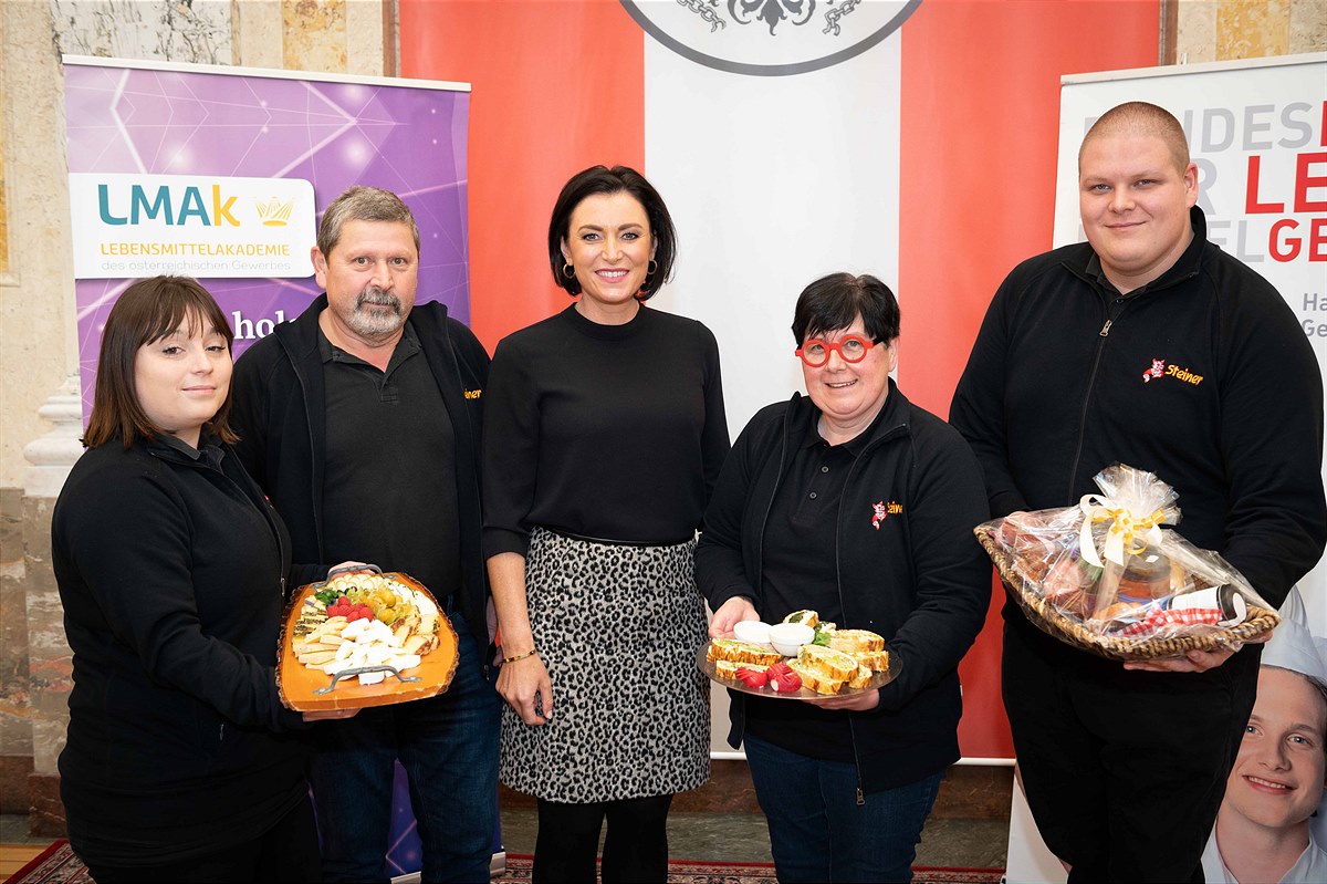 23. Internationaler Wettbewerb für Fleisch und Wurstwaren: Bundesministerin Elisabeth Köstinger zeichnet vier österreichische Fleischereien aus, die Gold in allen Kategorien holen konnten