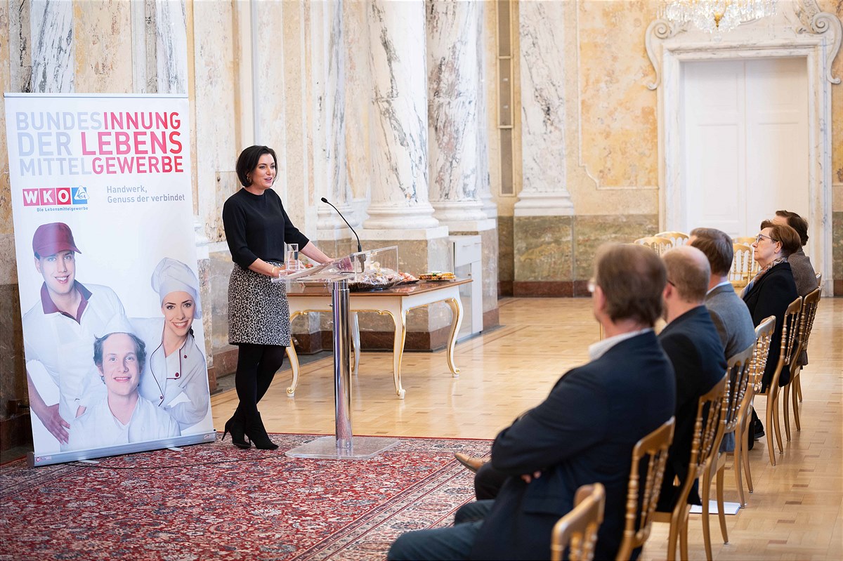 23. Internationaler Wettbewerb für Fleisch und Wurstwaren: Bundesministerin Elisabeth Köstinger zeichnet vier österreichische Fleischereien aus, die Gold in allen Kategorien holen konnten