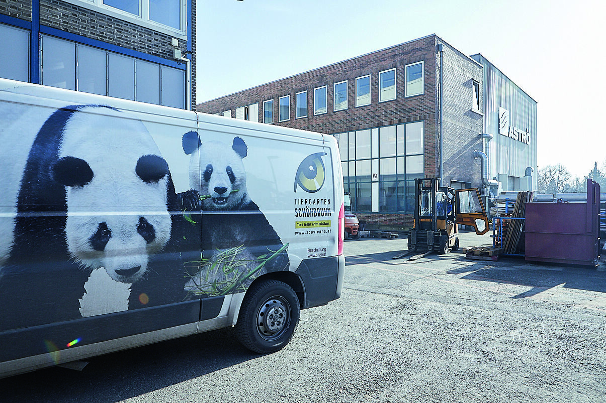 Bambus-Transport vom Tiergarten Schönbrunn zum F&E-Zentrum von ANDRITZ in Graz