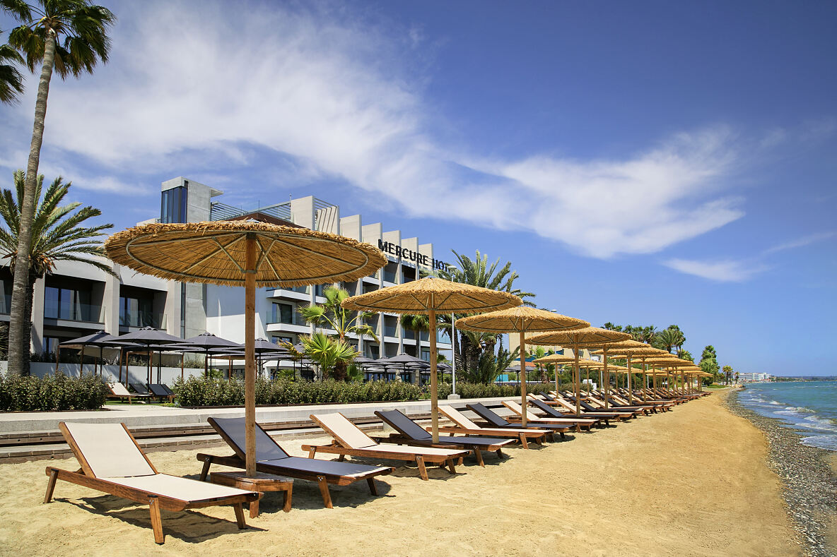 Accor Mercure Larnaca Beach Resort Strand