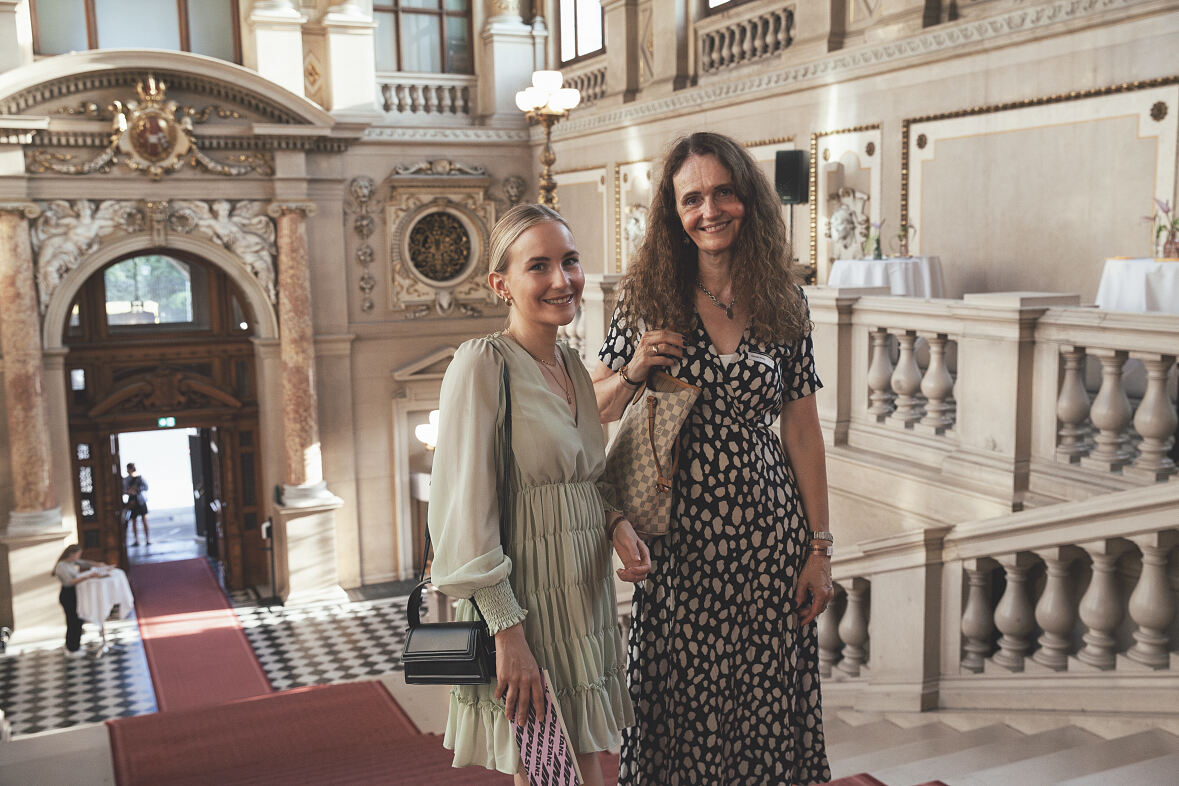 Nicole Krieg (Head of Marketing and Communications bei Mastercard Austria) und Kaya Lehr (Marketing and Communications Specialist bei Mastercard Austria)