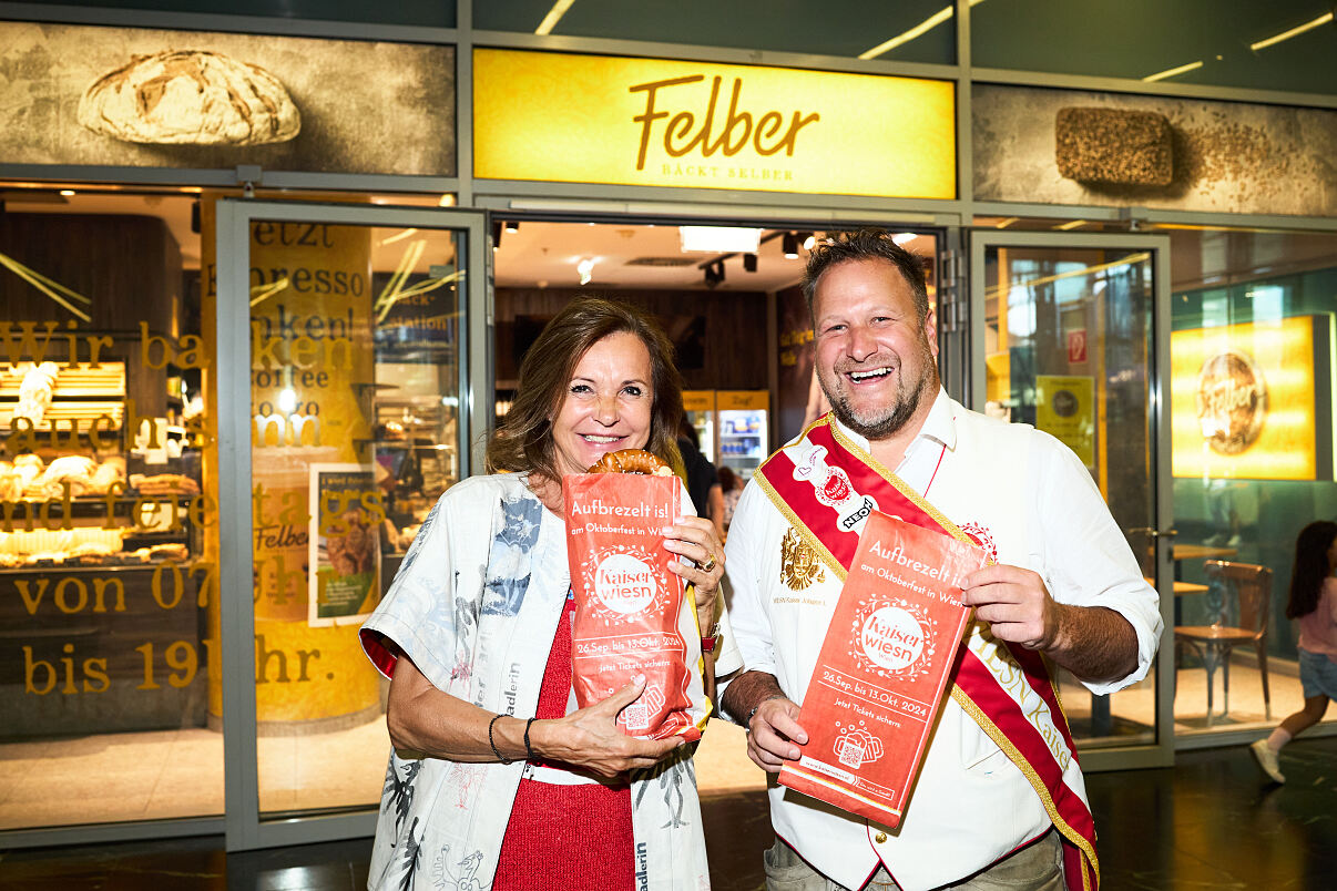 Doris Felber (Gründerin und Geschäftsleiterin von Franz Felber & Co. GmbH) und Johann Pittermann (Geschäftsführer der Wiener Kaiser Wiesn)