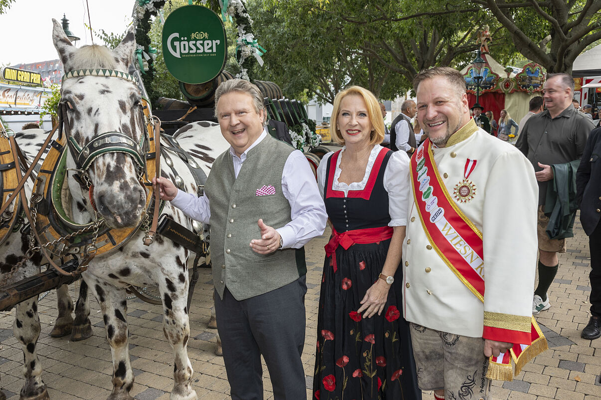 v.l.n.r.: Wiener Bürgermeister Dr. Michael Ludwig,  Zweite Präsidentin des Nationalrates Doris Bures Geschäftsführer Wiener Kaiser Wiesn Johann Pittermann