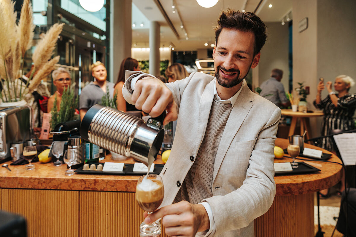 NESPRESSO feiert zum Tag des Kaffees 25-jähriges Jubiläum und Launch der HOME COMPOSTABLE Collection 