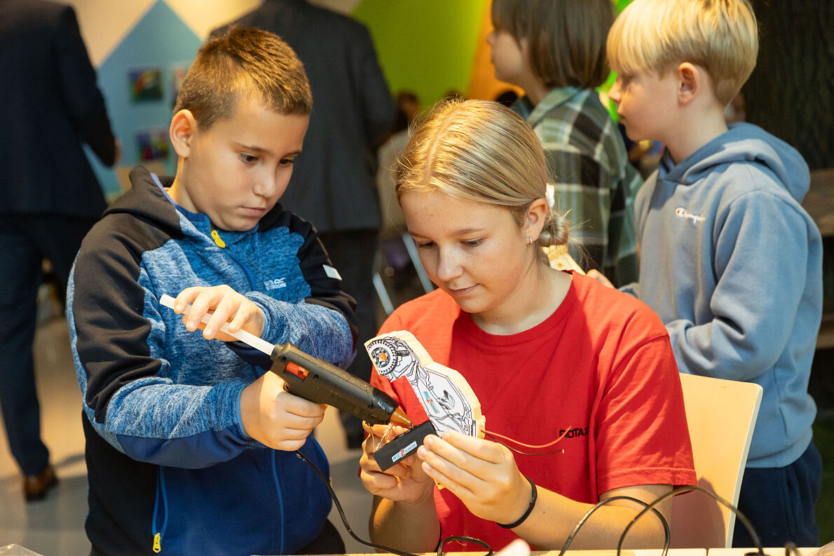 Am 15. und 16. Oktober 2024 fand im Welios Science Center in Wels der Kindertag der oberösterreichischen Industrie statt