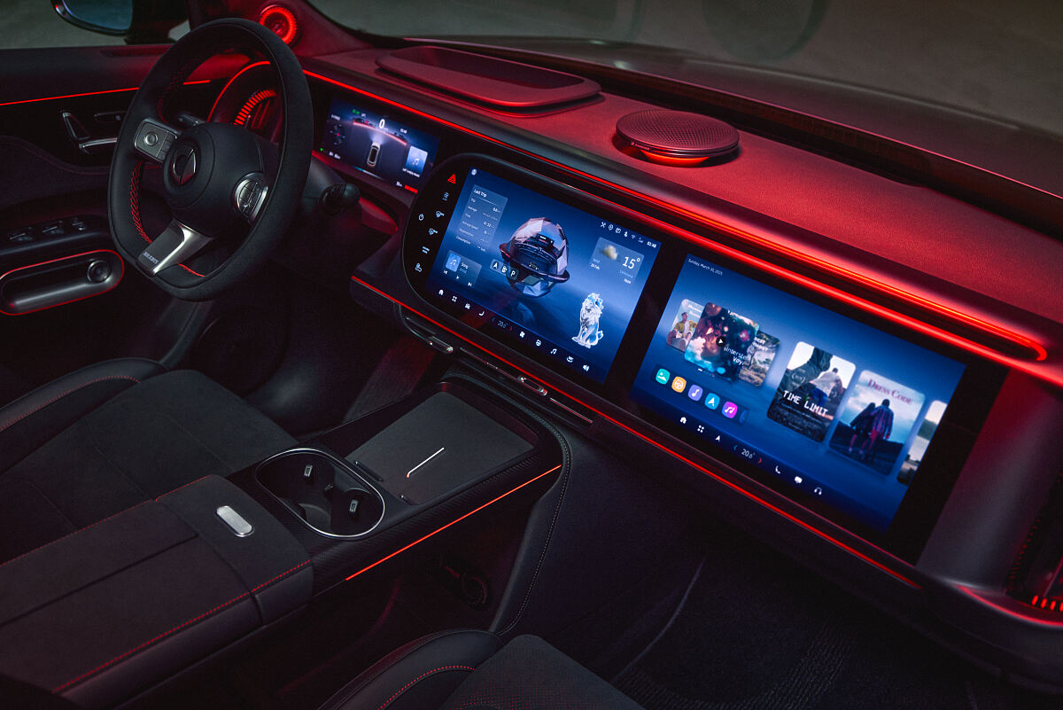 hashtag5-brabus-atomic-grey-matte-still-interior-wide-oled-screens-srgb
