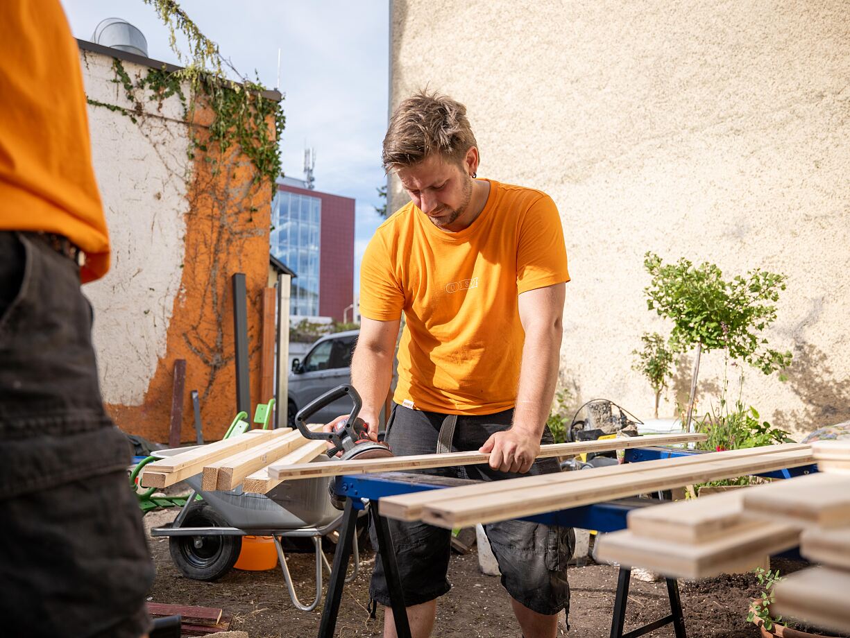 MACHBARSCHAFT: Neuer Garten für Wohngemeinschaft „Autonome Wohnfabrik“