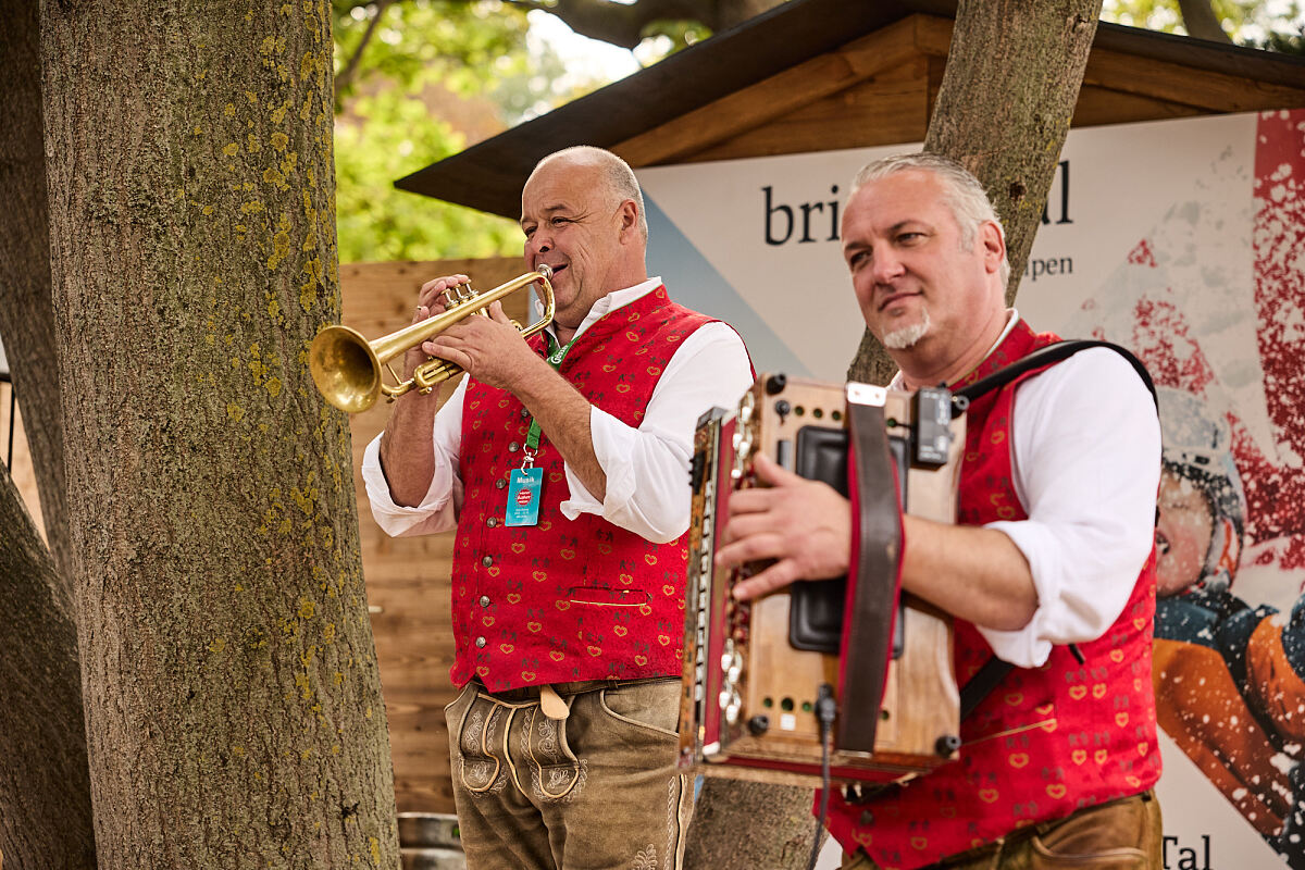 Live-Musik und Stimmung am Festgelände