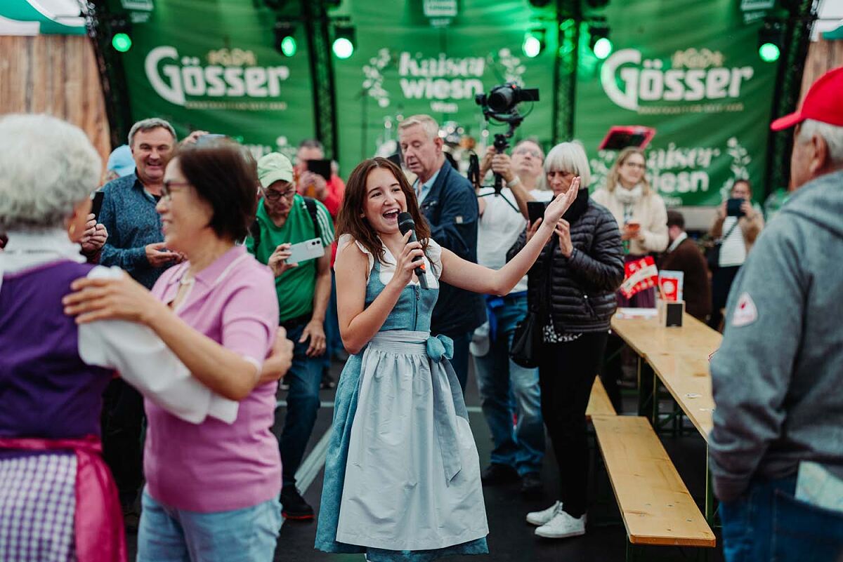 Amelie Ricca sorgt für beste Stimmung beim Schlagernachmittag