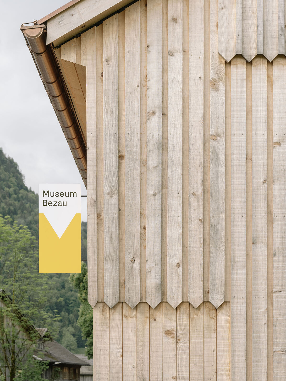 Holzverkleidung des Neubaus