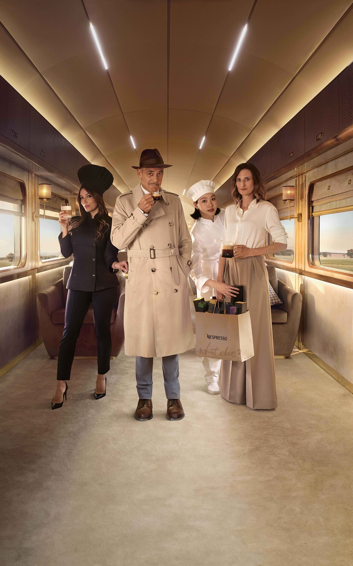 George Clooney wird im Nespresso-Werbespot zum Detektiv und erhält Gesellschaft von weiteren Hollywood-Stars 